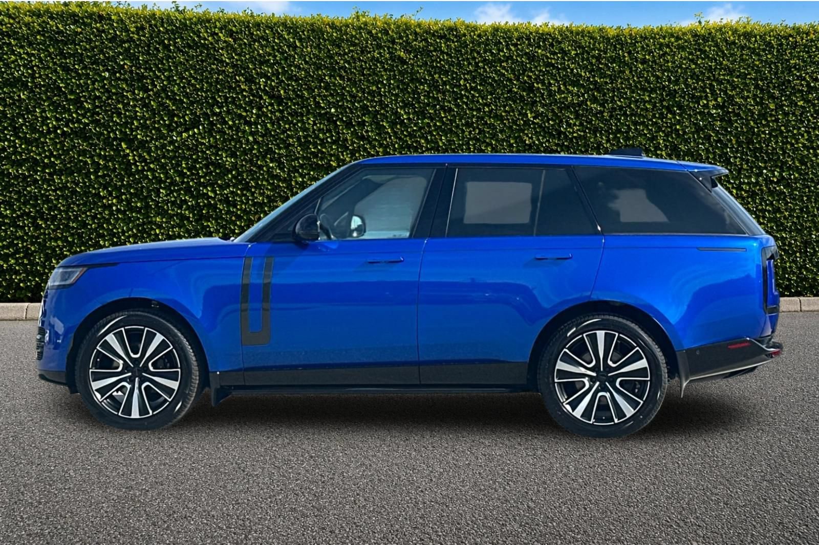 New 2026 Land Rover Range Rover SE AWD/4WD image 3