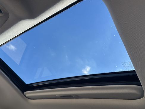 Used 2023 Nissan Armada SL w/ Captain's Chairs Package image 38