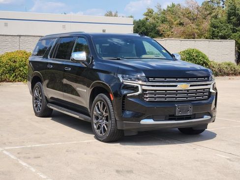 Used 2023 Chevrolet Suburban Premier w/ Premium Package AWD/4WD image 3