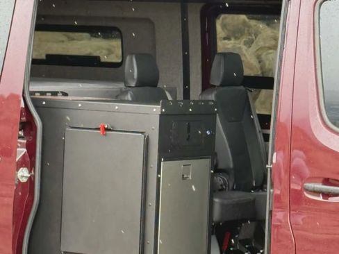 Used 2024 Mercedes-Benz Sprinter 2500 image 91