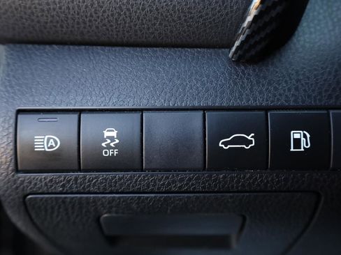 Used 2018 Toyota Camry SE FWD image 36