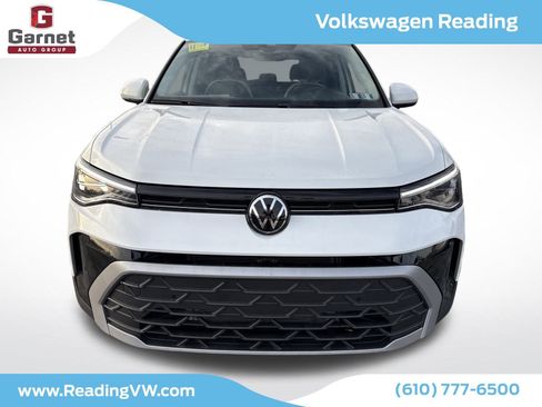 New 2026 Volkswagen Taos SE image 8