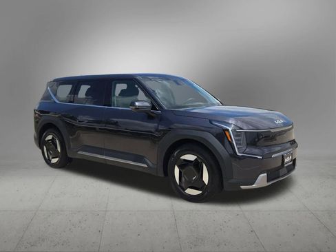 Certified 2026 Kia EV9 Light RWD image 8