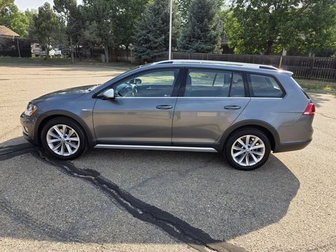 Used 2017 Volkswagen Golf Alltrack SE AWD/4WD image 2