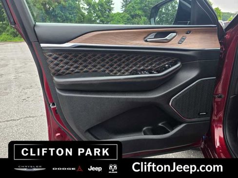 Used 2023 Jeep Grand Cherokee L Summit w/ Advanced Protech Group IV AWD/4WD image 9