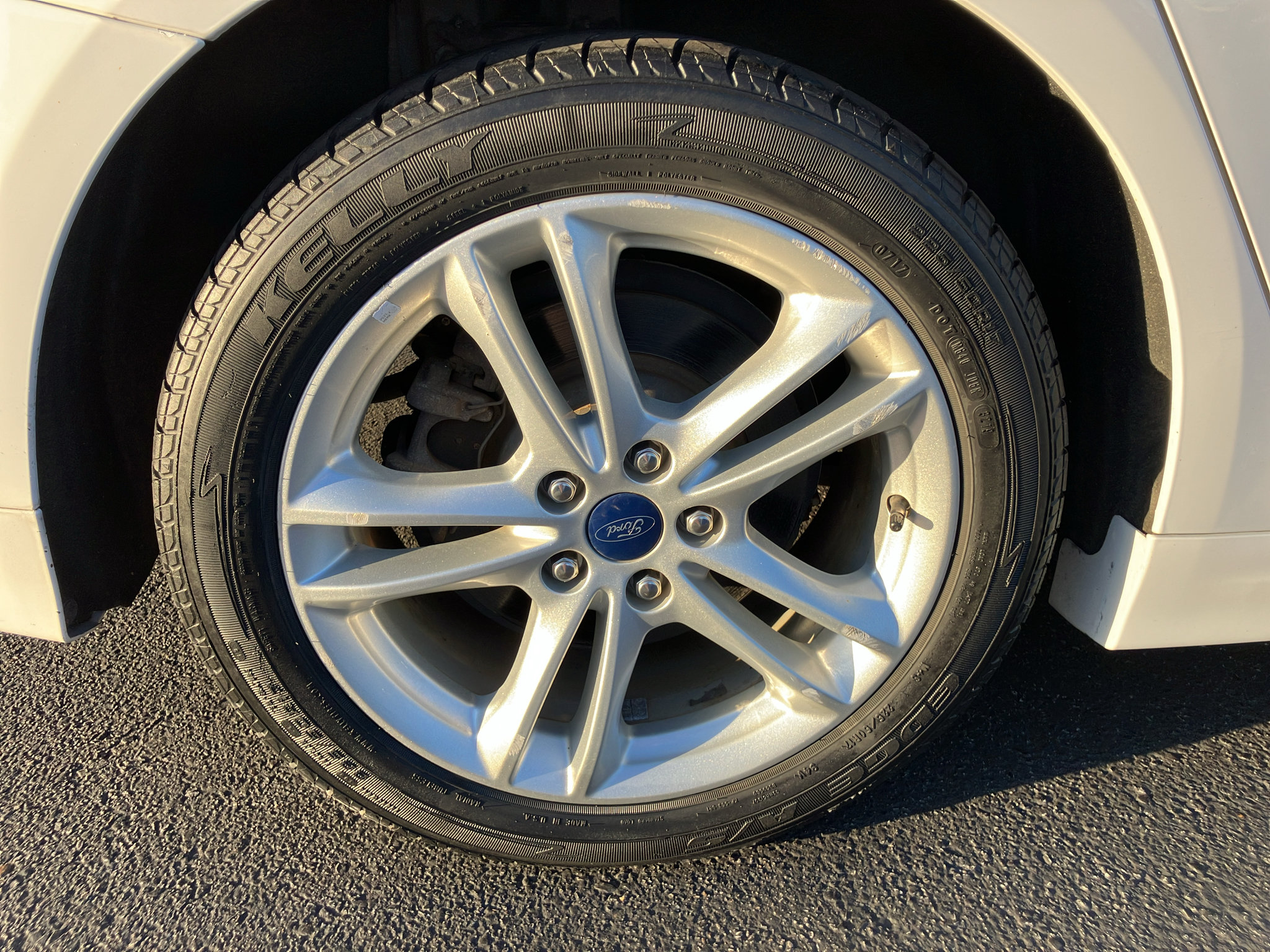 Used 2018 Ford Fusion SE FWD image 9