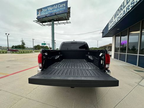 Used 2020 Toyota Tacoma SR5 RWD image 9