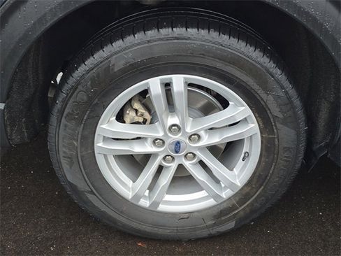 Certified 2024 Ford Explorer XLT image 5