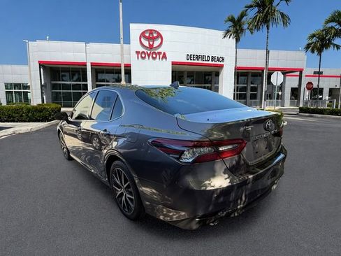 Used 2022 Toyota Camry XLE FWD image 5