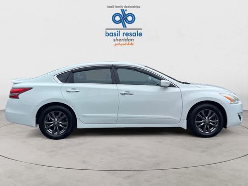 Used 2015 Nissan Altima 2.5 S w/ Special Edition Package FWD image 9