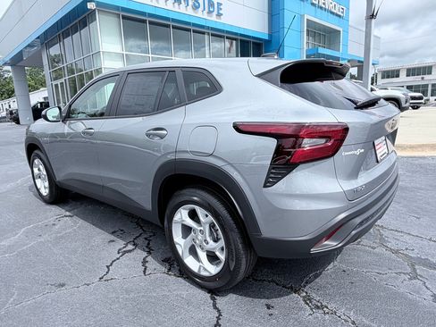 New 2026 Chevrolet Trax LS w/ LS Convenience Package FWD image 6