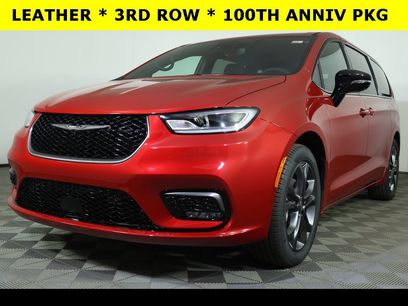 New 2026 Chrysler Pacifica Select