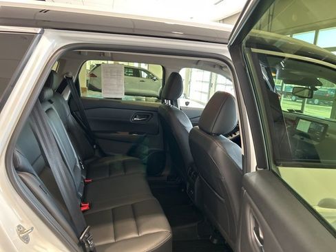 Used 2024 Nissan Rogue SL image 17