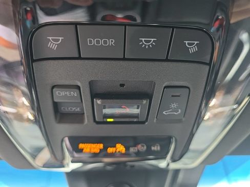 Certified 2023 Toyota Venza Limited AWD/4WD image 24
