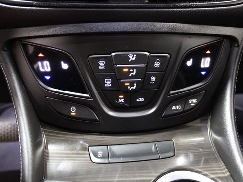 Used 2020 Buick Envision Essence image 25