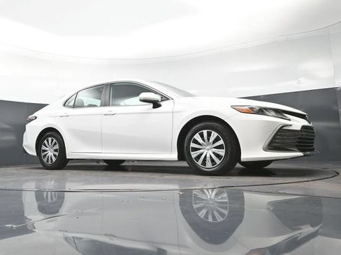 Used 2022 Toyota Camry LE FWD image 30