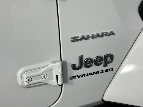Used 2023 Jeep Wrangler Sahara w/ Cold Weather Group image 13