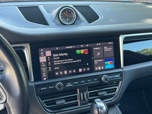 Used 2020 Porsche Macan image 32