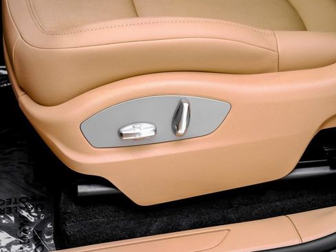 Used 2025 Porsche Macan image 34