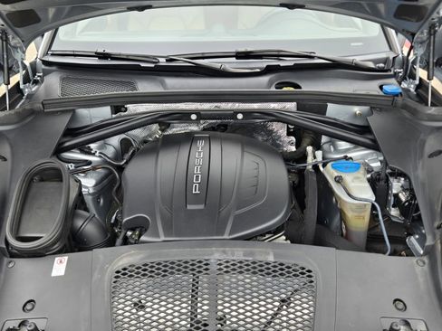 Used 2017 Porsche Macan AWD/4WD image 10