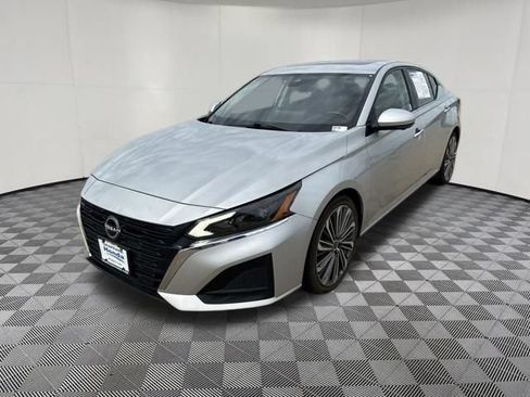 Used 2023 Nissan Altima 2.5 SL FWD image 13