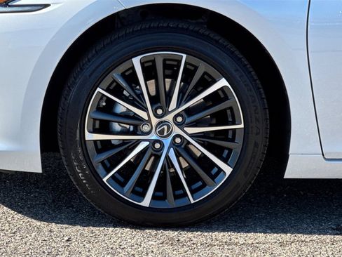 Used 2024 Lexus ES 350 w/ Premium Package image 31