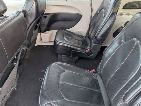 Certified 2019 Chrysler Pacifica Limited image 26