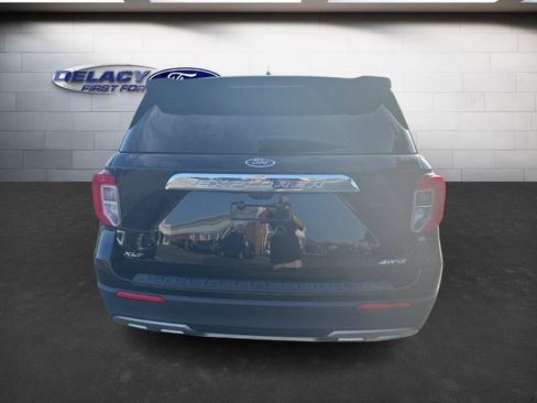 Used 2022 Ford Explorer XLT w/ Equipment Group 202A image 6