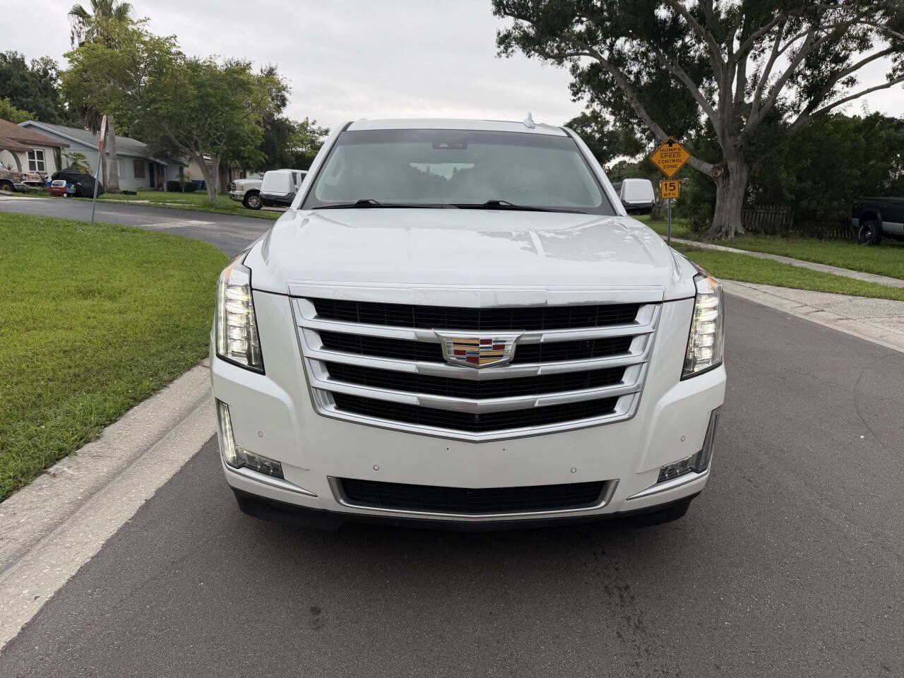 Used 2016 Cadillac Escalade Luxury AWD/4WD image 8