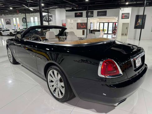 Used 2017 Rolls-Royce Dawn image 5