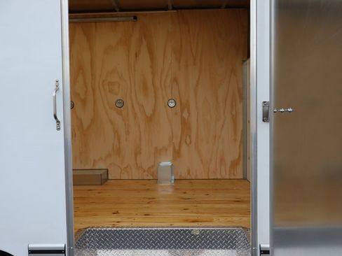 New 2025 Chevrolet Express 3500 w/ Power Convenience Package image 28