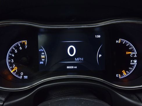 Used 2020 Jeep Grand Cherokee Altitude image 20