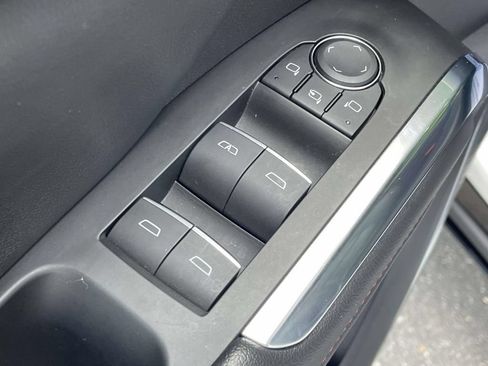 Used 2024 Chevrolet Traverse RS FWD image 16