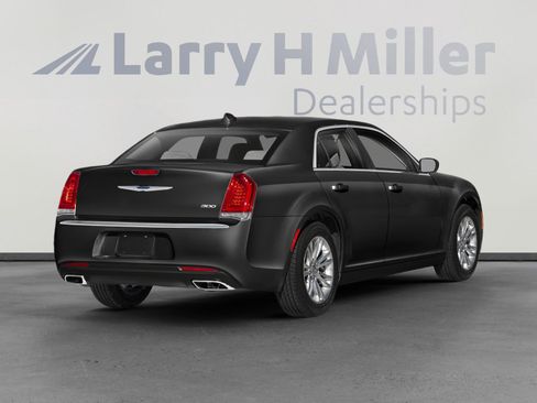Used 2021 Chrysler 300 Touring w/ Sport Appearance Package image 2