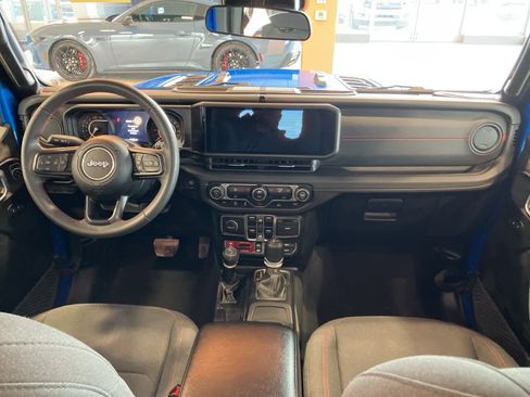 Used 2024 Jeep Wrangler Rubicon image 24