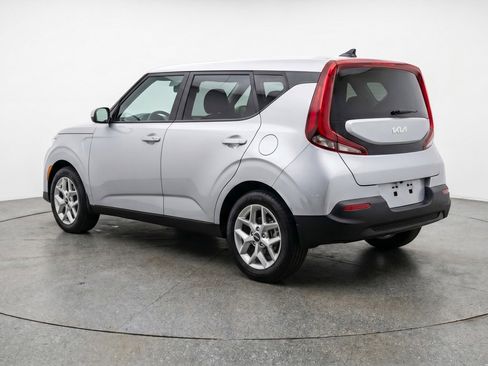 Used 2025 Kia Soul LX w/ LX Technology Package FWD image 6
