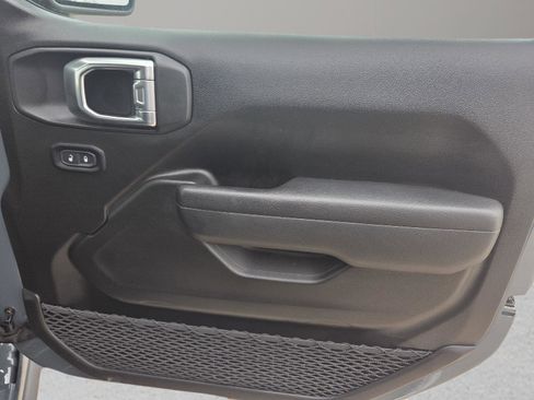 Used 2025 Jeep Wrangler Willys image 30