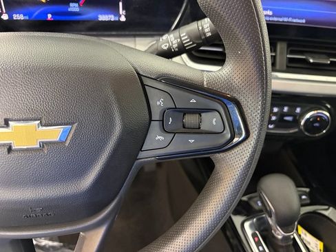 Used 2025 Chevrolet Trax LT FWD image 20