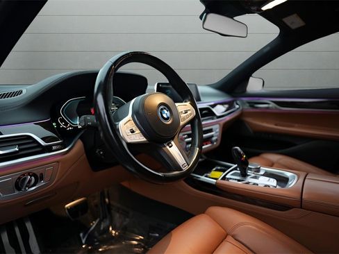 Used 2022 BMW 745e xDrive w/ M Sport Package image 23