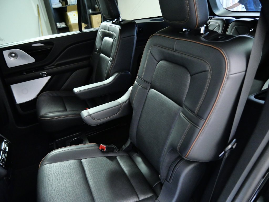Certified 2025 Lincoln Aviator Black Label AWD/4WD image 14