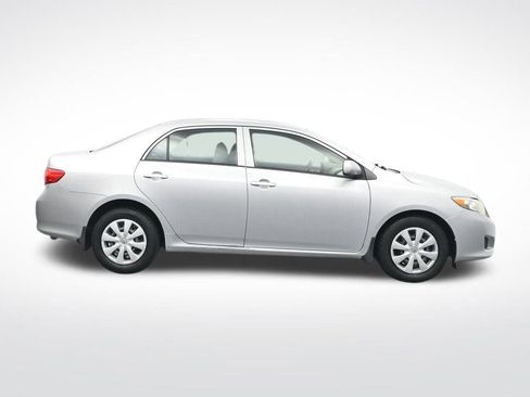 Used 2010 Toyota Corolla LE image 4