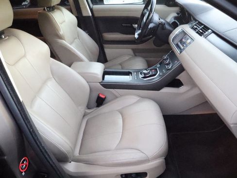 Used 2018 Land Rover Range Rover Evoque SE Premium image 11