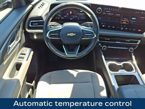 Used 2025 Chevrolet Traverse LT AWD/4WD image 3