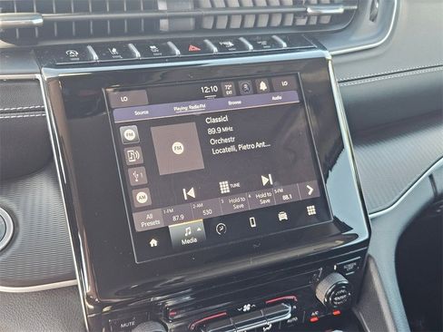 Used 2023 Jeep Grand Cherokee L Laredo image 20