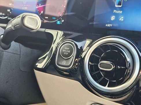 Used 2025 Mercedes-Benz GLA 250 4MATIC image 27