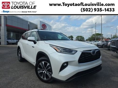 Used 2021 Toyota Highlander XLE AWD/4WD image 1