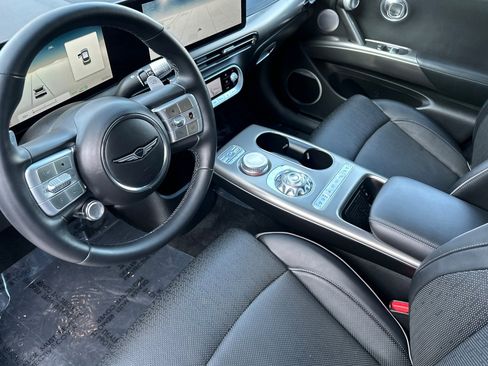 Used 2023 Genesis GV60 Advanced image 11