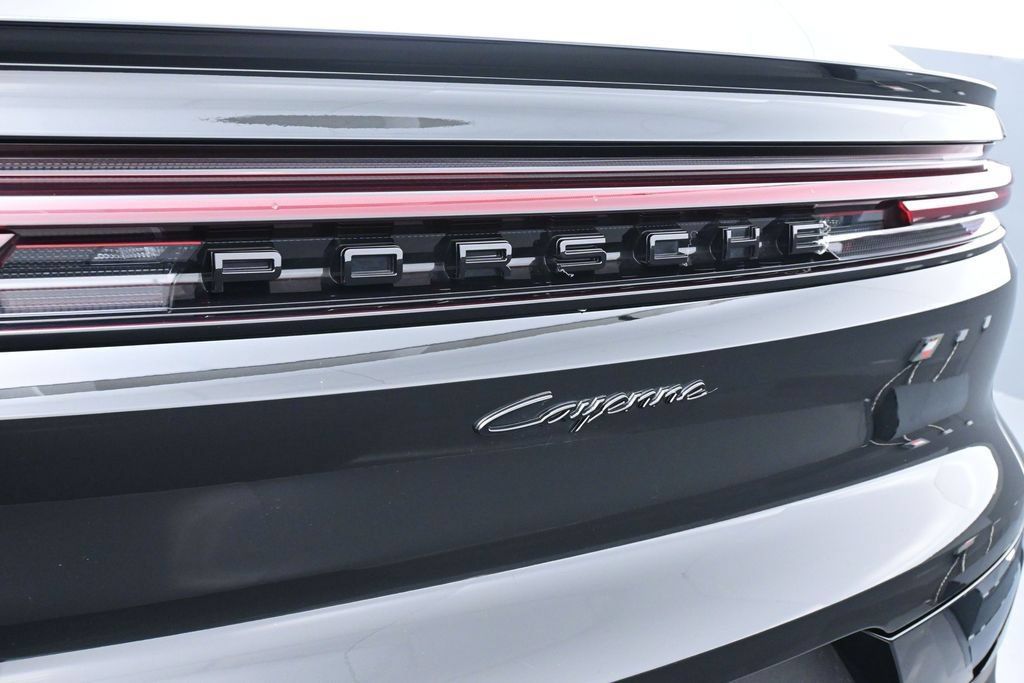 Certified 2025 Porsche Cayenne E-Hybrid Coupe AWD/4WD image 14
