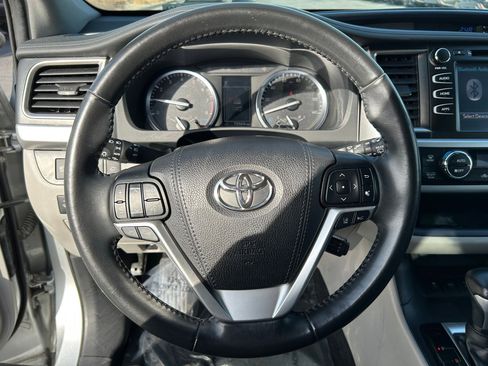 Certified 2019 Toyota Highlander XLE image 12