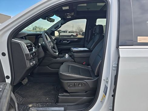 Used 2025 GMC Yukon Elevation image 7